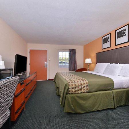 Media Inn & Suites Екстериор снимка