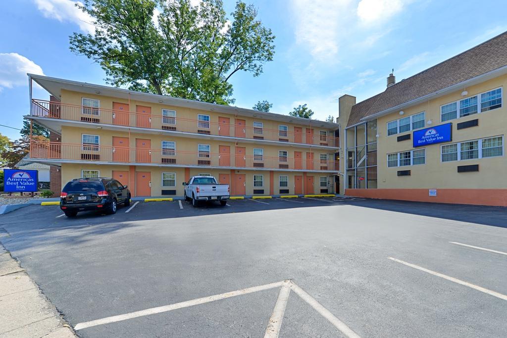 Media Inn & Suites Екстериор снимка
