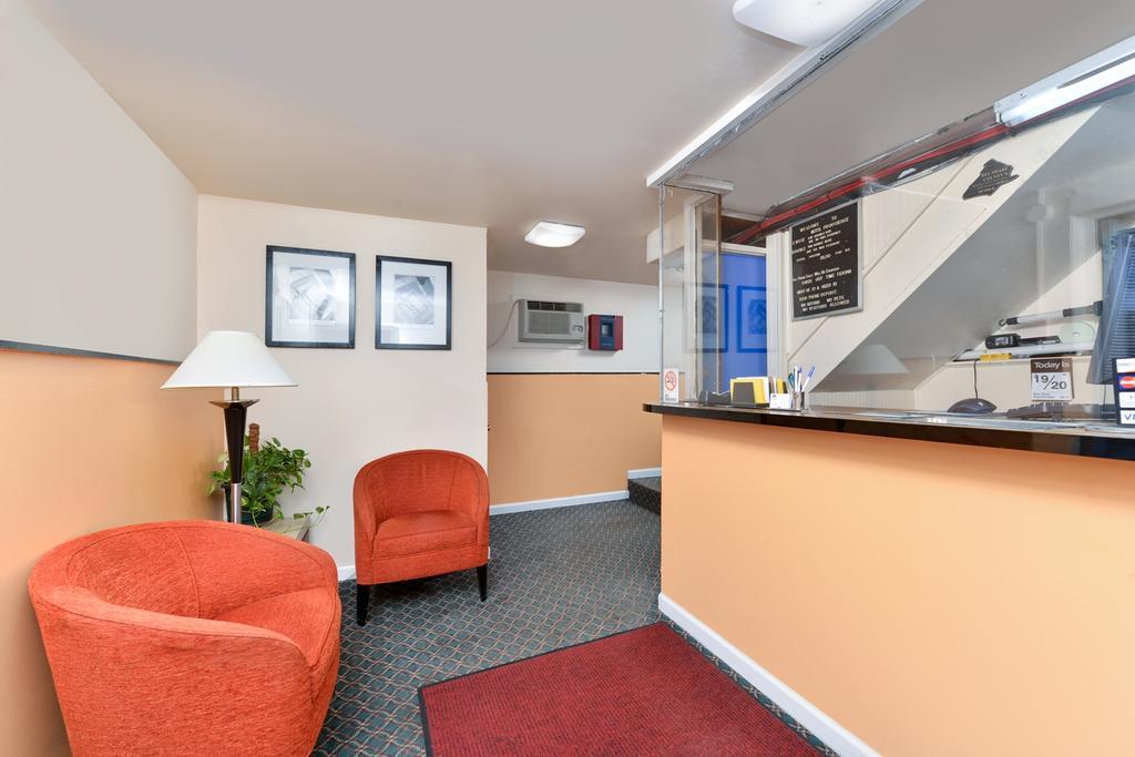 Media Inn & Suites Екстериор снимка