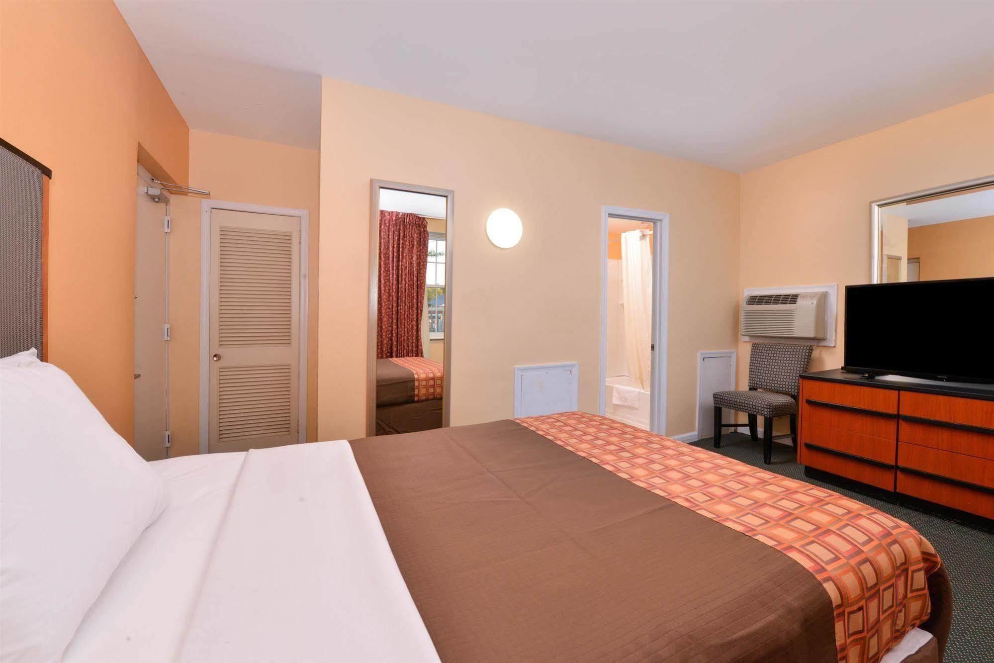 Media Inn & Suites Екстериор снимка