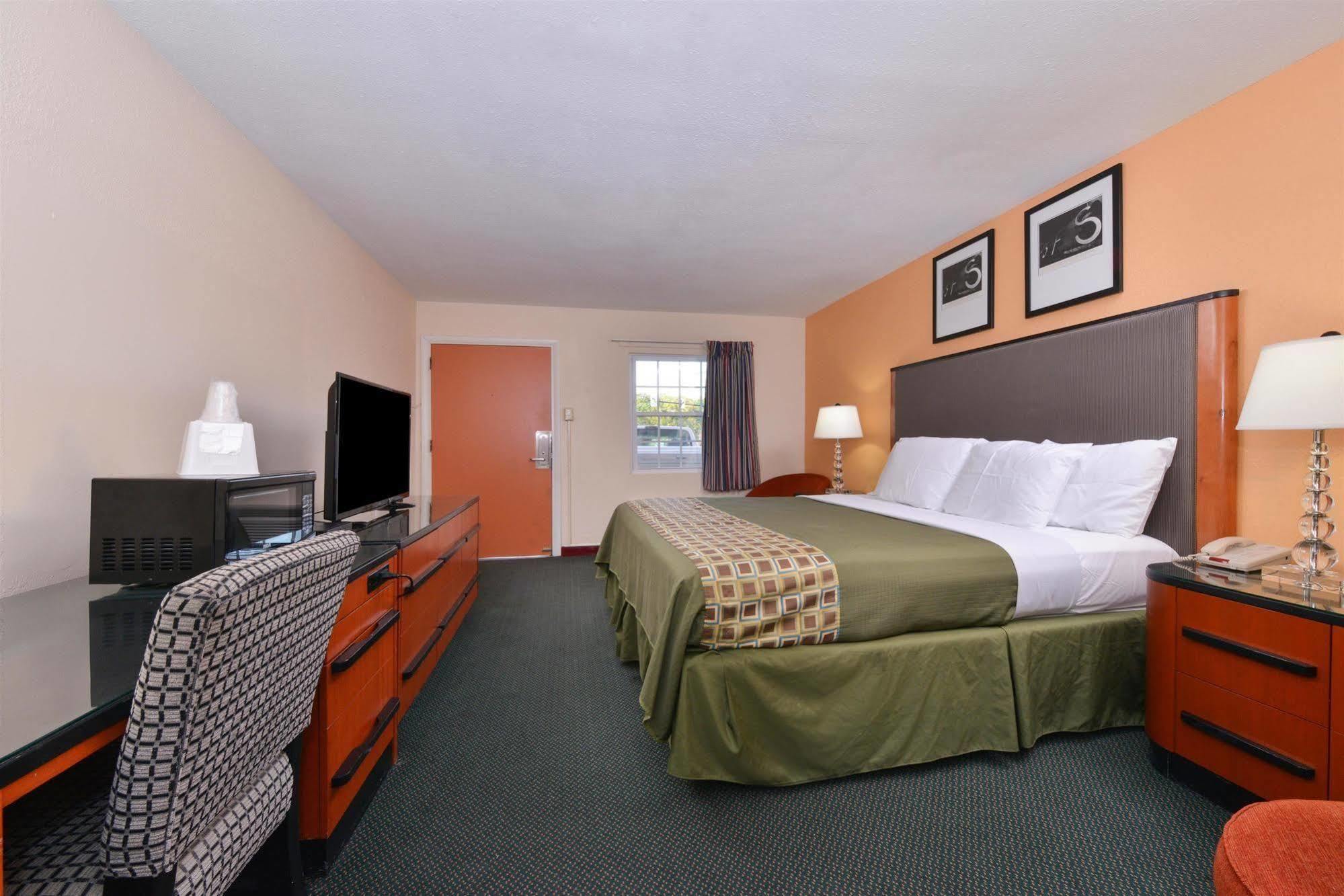 Media Inn & Suites Екстериор снимка