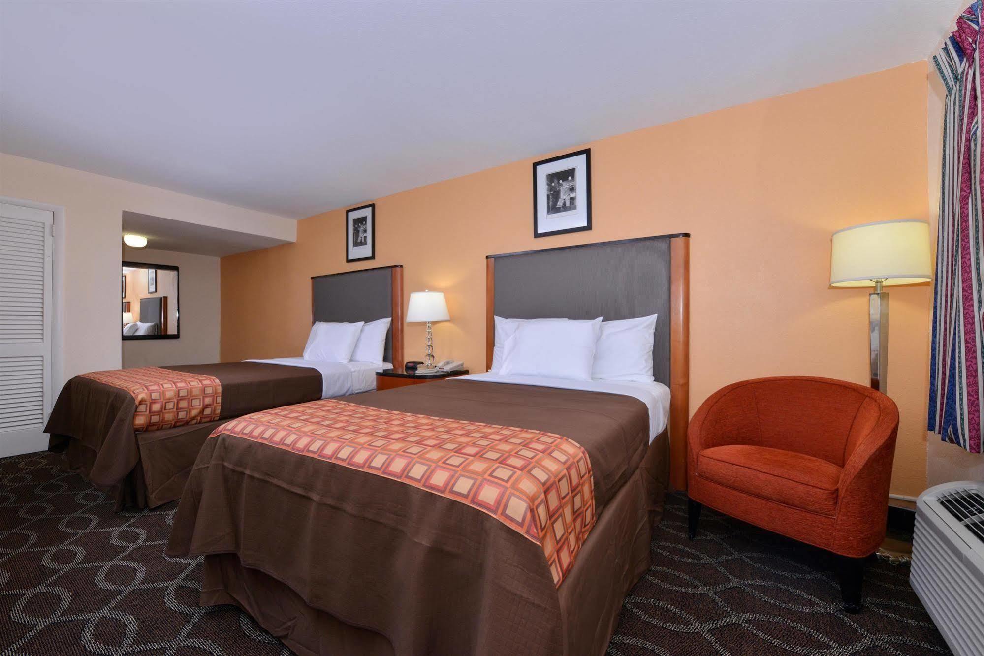 Media Inn & Suites Екстериор снимка